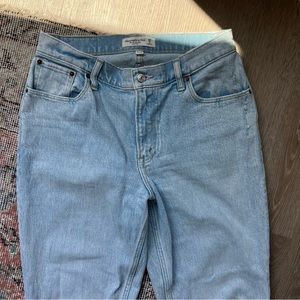 Abercrombie curve love 90s low rise straight jean size 28 short